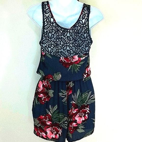 Aeropostale Romper shorts floral print lace back gray black red scoop neck - Picture 5 of 9